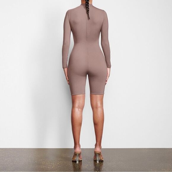 NWT SKIMS ALL-IN-ONE LONG SLEEVE MID THIGH ONESIE IN Umber - Picture 5 of 8